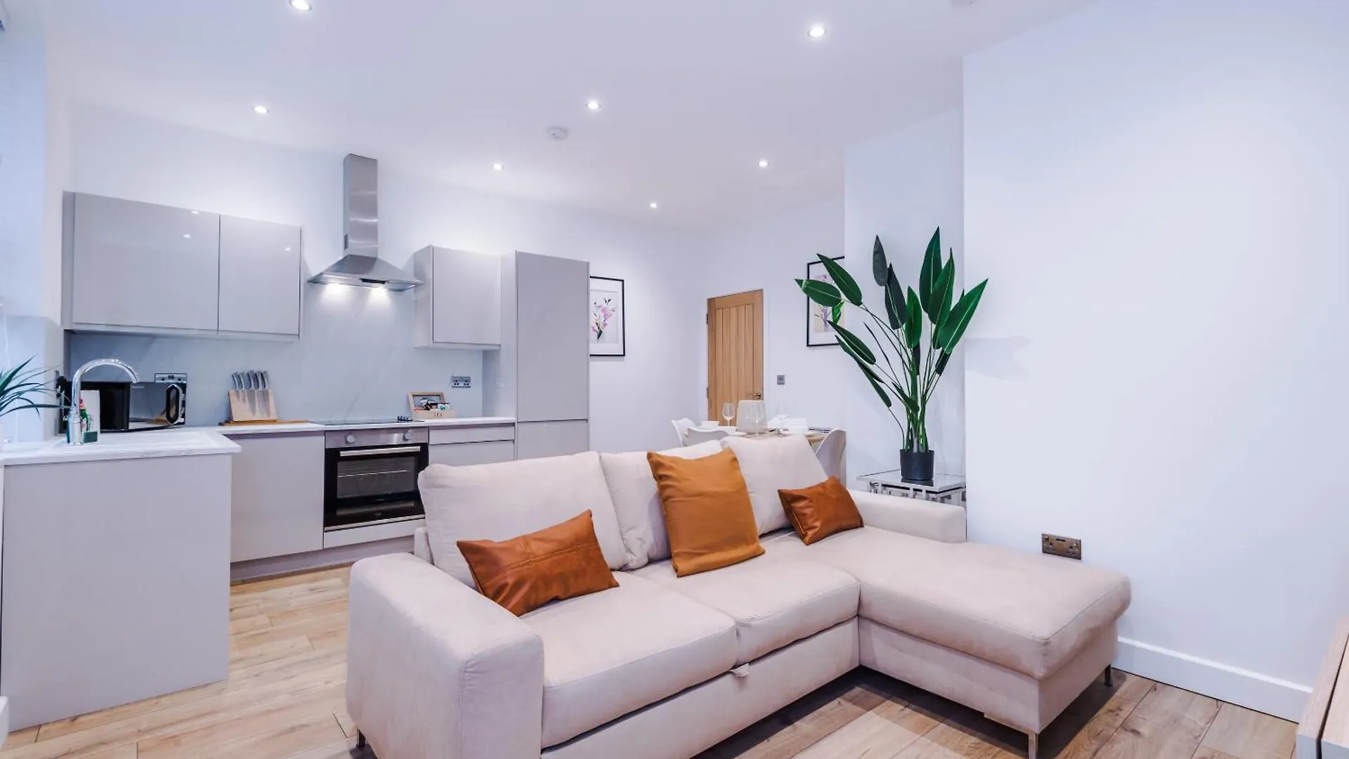 South Street Apartments Kingston upon Hull 0*,