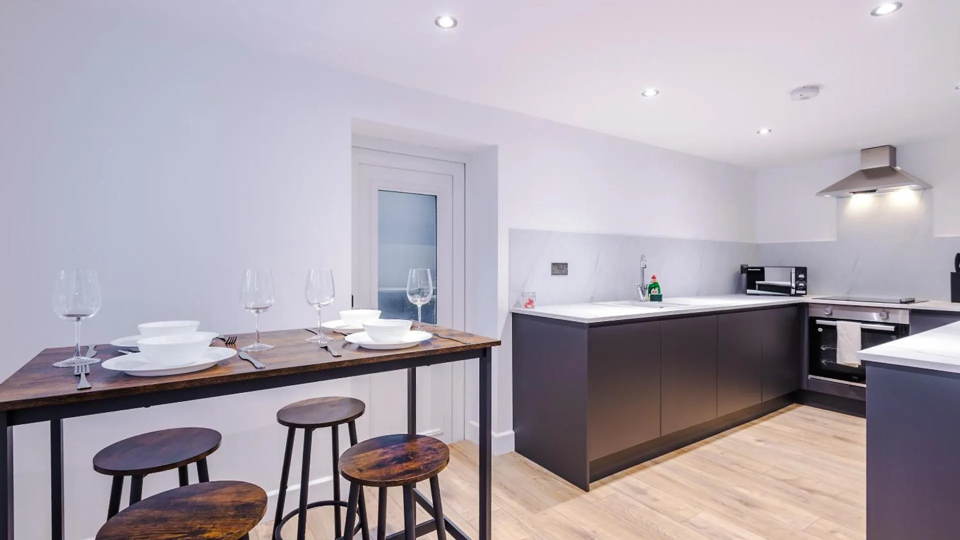 South Street Apartments Kingston upon Hull 0*,